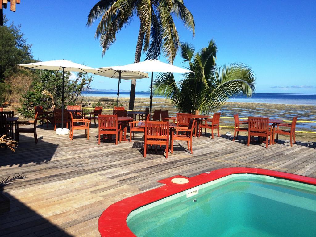 Funky Fish Beach & Surf Resort Solevu Exterior photo