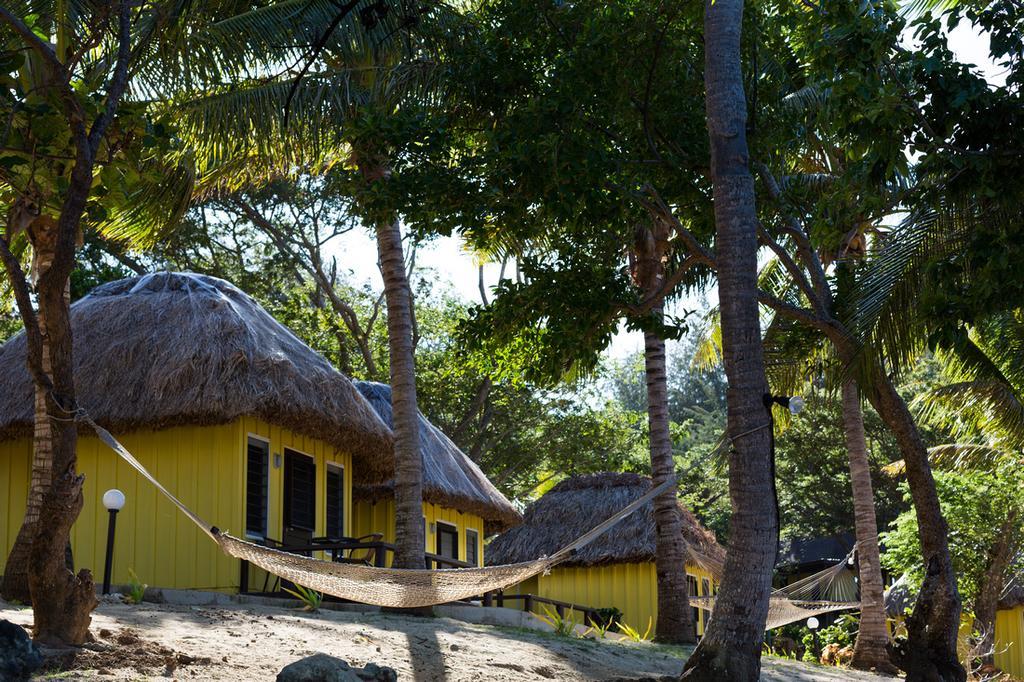 Funky Fish Beach & Surf Resort Solevu Exterior photo