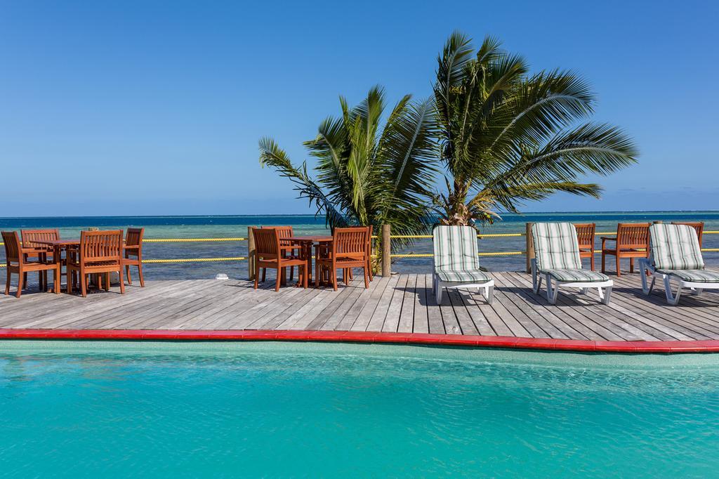 Funky Fish Beach & Surf Resort Solevu Exterior photo