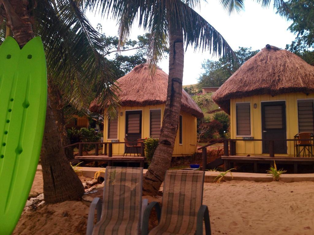 Funky Fish Beach & Surf Resort Solevu Exterior photo