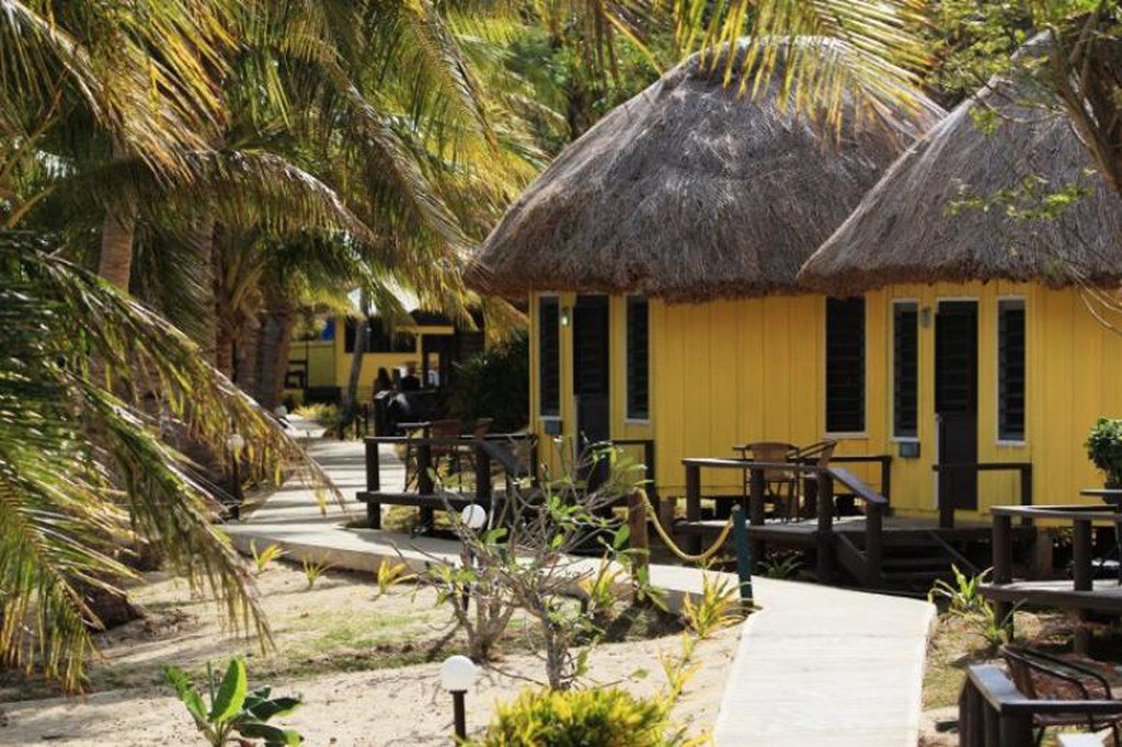 Funky Fish Beach & Surf Resort Solevu Exterior photo